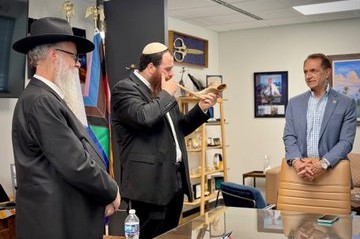 אור לגויים: הרב משה מאיר ליפשיץ - שליח הרבי ומנהל בית חב