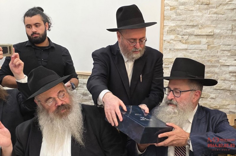 קראון הייטס: פארברענגען מרגש בביכנ