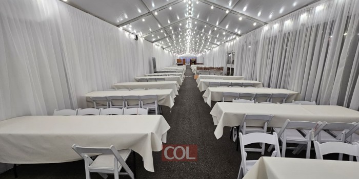 תיעוד מיום שישי: כך נראה האוהל הענק שהוקם בחזית 770, מוכן לקבל את האורחים הרבים בחודש החגים. צפו: