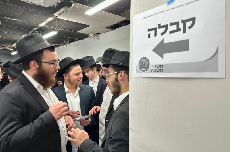 האירוח של 'ועד התמימים העולמי' נפתח עם אש