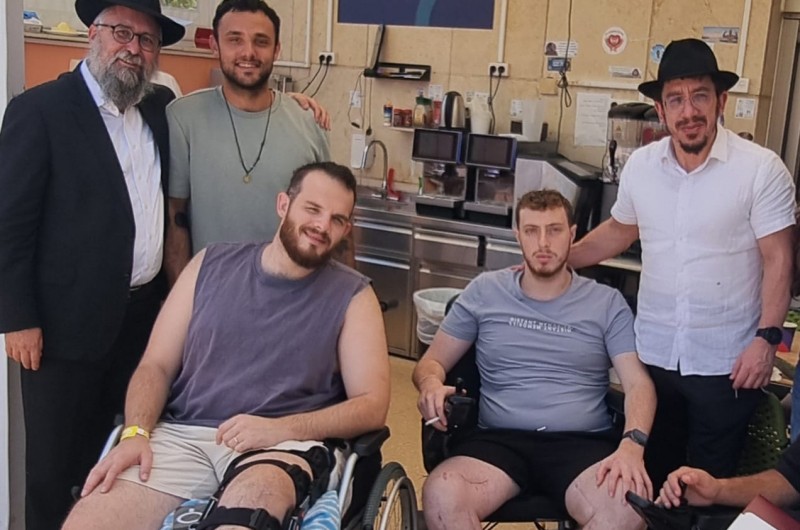 הביקור של השליח ממאוריציוס אצל החיילים הפצועים ובבארי