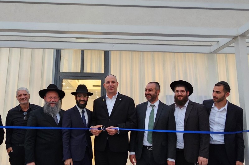 שליח הרבי בשכונת נופי בן שמן החדשה בלוד - הרב יודי בלוי, בחנוכת בית הכנסת החדש 