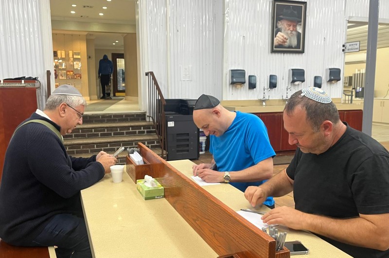 משלחת מגישים ופרשנים של ערוץ 14 הגיעה לאוהל הק'