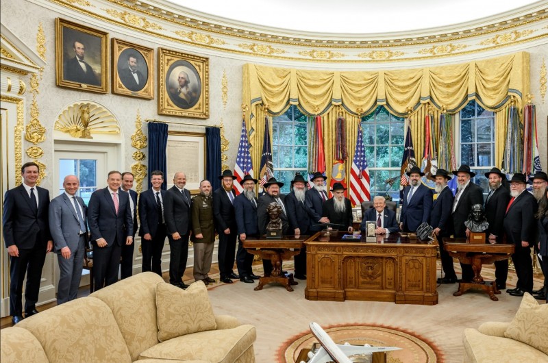 בחדר הסגלגל: שליחי הרבי אצל נשיא ארצות הברית טראמפ