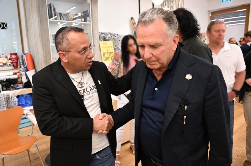 סטיב ויטקוף התפלל ביום כיפור בבית חב