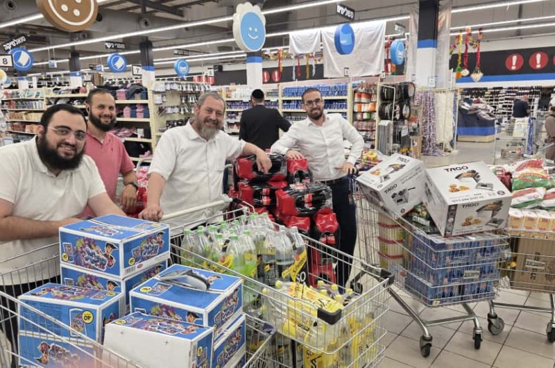 עוד לפני חג הסוכות: גבאי בית הכנסת 'הרשקופ שול' בנחלת הר חב