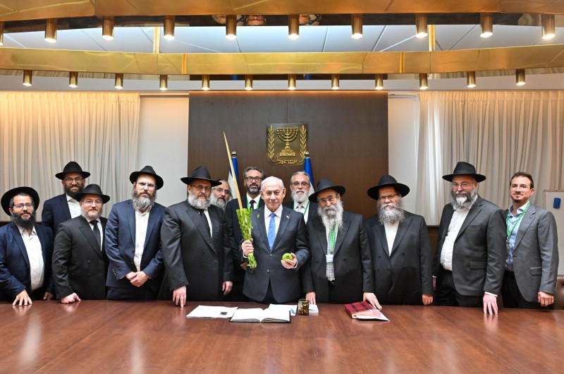 מערכה גורלית: נתניהו קרא בלשכתו בהתרגשות פרק תהילים