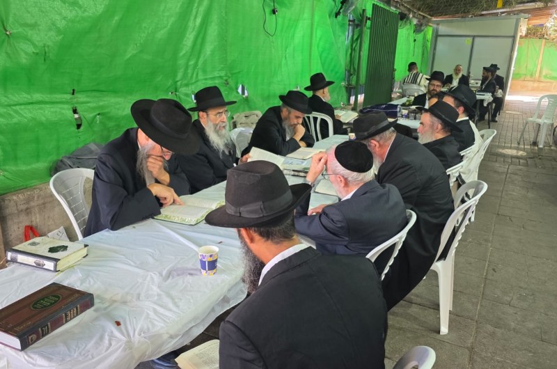 בוקר של חול המועד בקהילת חב