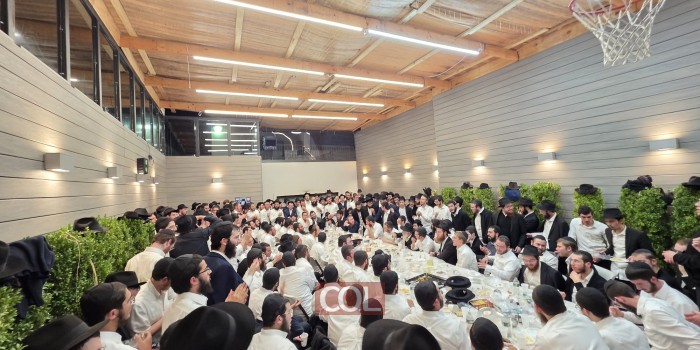 בצאת חג ראשון של סוכות: ראש ישיבת תומכי תמימים במגדל העמק - הרב יצחק גולדברג, מתוועד עם תלמידי התמימים בחצרות קודשנו • צפו