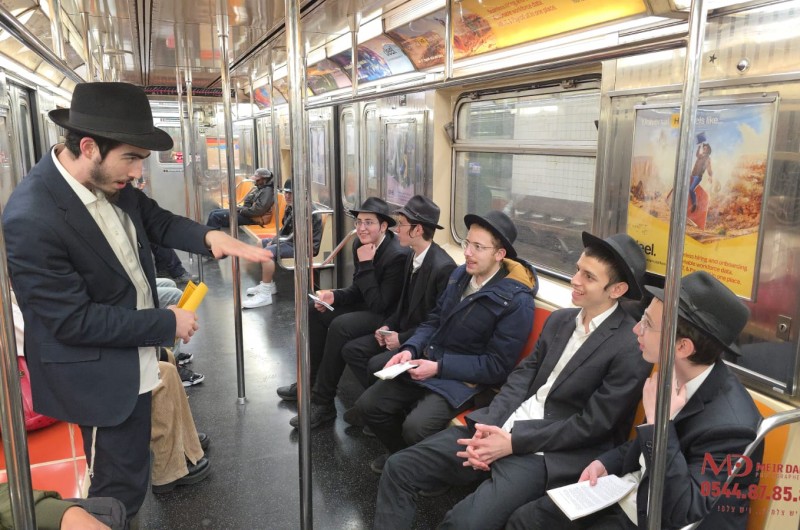 בדרך לבית השואבה התמימים פצחו בריקוד חסידי בסאבויי