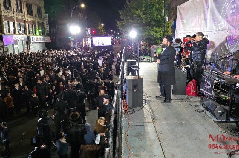 בשכונה החסידית: הקלידן כהן והזמר צוקר הרקידו את בורו-פארק