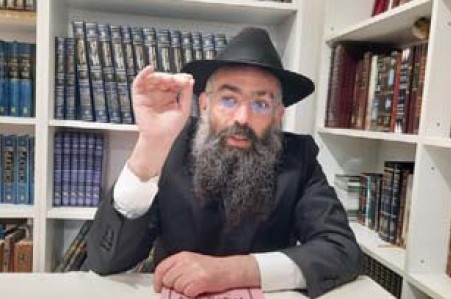  במוסף החג של 'המודיע': כתבת ענק על שליח הרבי במונטנגרו