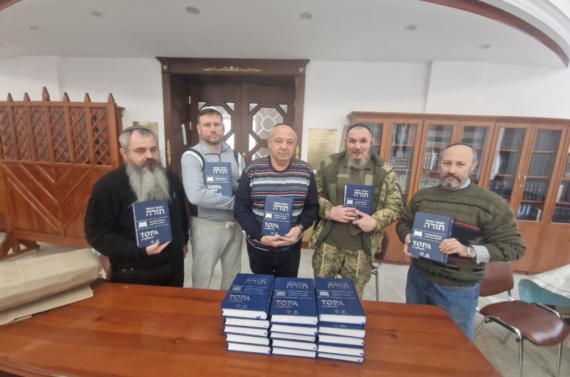 התרגשות באוקראינה: הושלם תרגום התורה לשפת המדינה