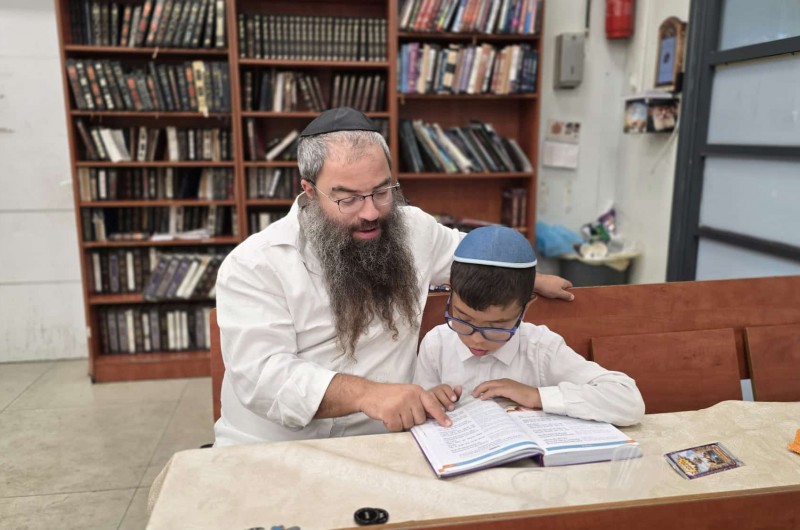 ושיננתם לבניך: ה'אבות ובנים' בקהילת חב