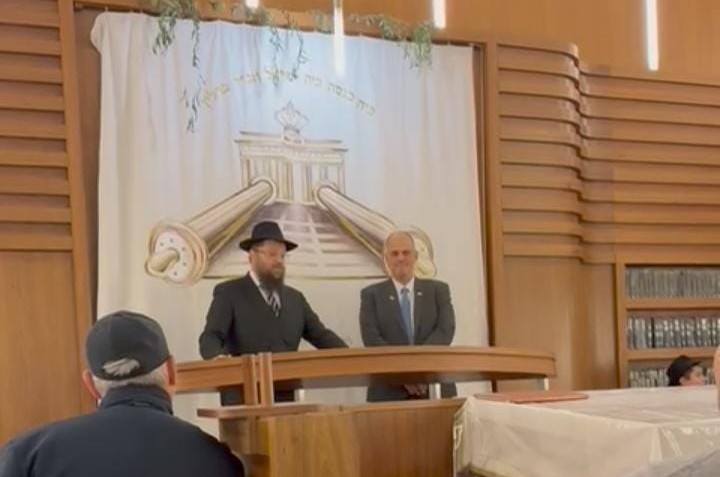 כשהשליח קיבל את פני ראשי הערים התאומות מהארץ וגרמניה