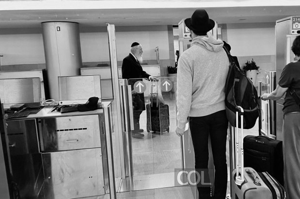 גל מעצרים בדרך? בחור שחזר מ'קבוצה' נעצר בשדה התעופה