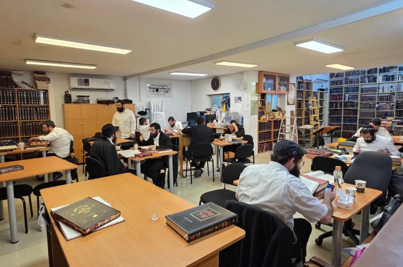פתיחת זמן הלימודים בכולל רוני ושמחי בת ציון שע''י קהילת חב''ד פתח תקווה ברשות המד