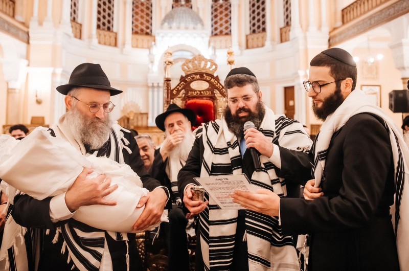 פטרבורג: שמחת ברית המילה למשפחות השלוחים ניימרק-ברוק