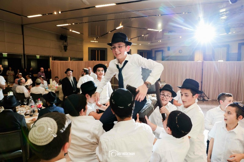 האסטרטג בירמץ': חגיגת הבר-מצווה של התמים מנדי קרומבי