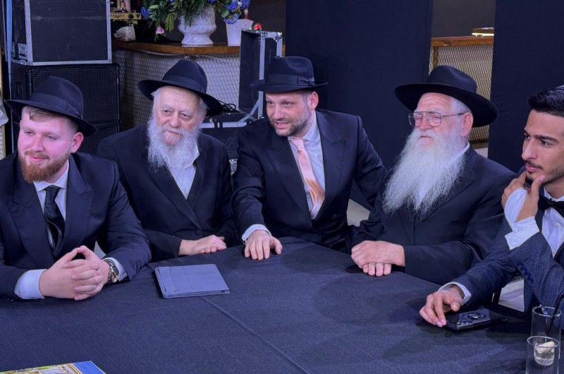  בקיבוץ 'חפץ חיים' נערכת הערב שמחת החתונה של הת' לוי סגל עב