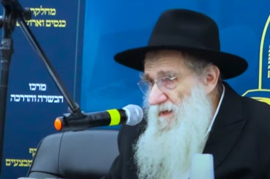 הרב שפירא נחרץ: זה מה שיגרום לכל אחד להתפלל באריכות כראוי