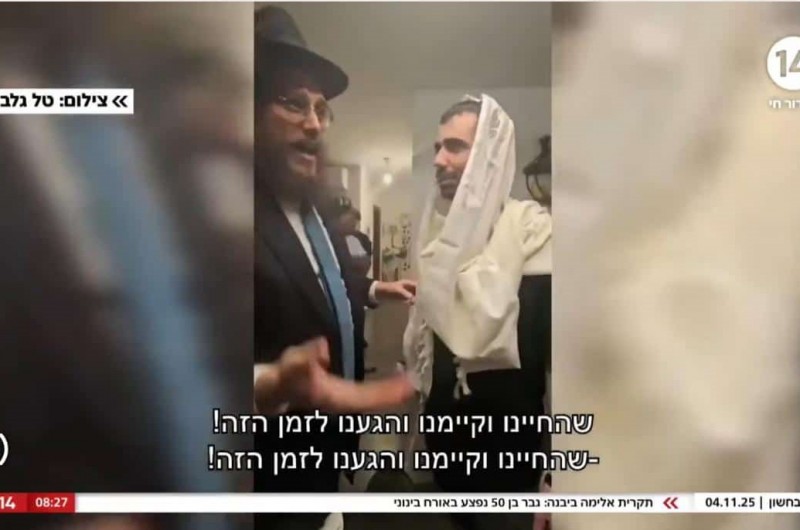 רגע מרגש: שליח הרבי עטף בטלית ותפילין את שורד השבי