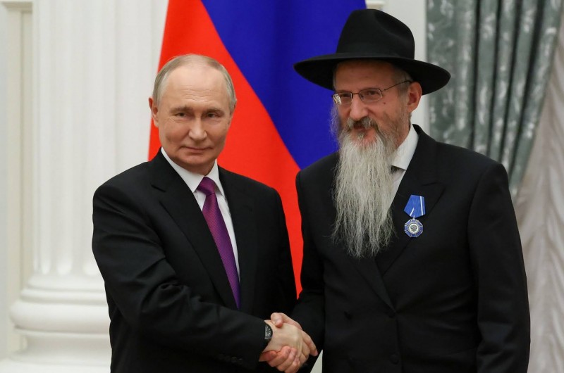 הנשיא פוטין העניק אות 'מסדר הכבוד' לרבה החב