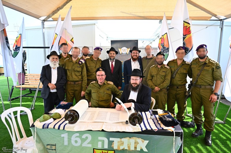 מעמד מרגש באוגדה 162: כתיבת האותיות בספר התורה הכללי