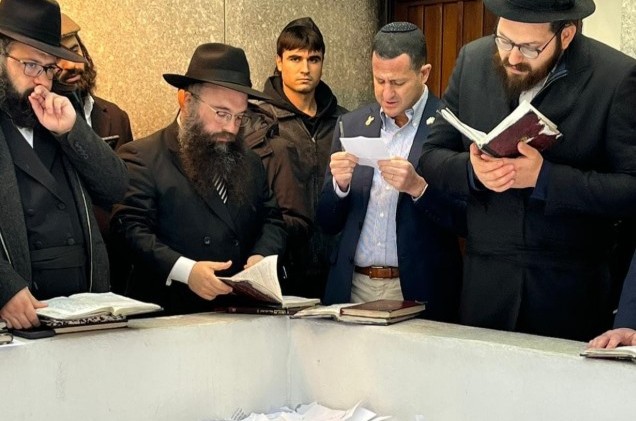 בלילה הראשון של כינוס השלוחים: יו