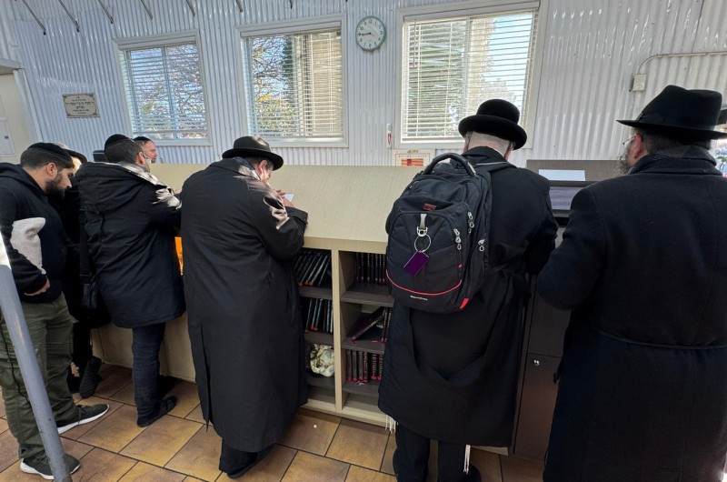 תפילת שחרית וההכנה לכניסה למשלח להקראת פ