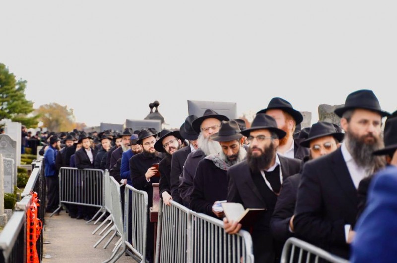 השלוחים נכנסים לרבי: גלריה שניה מבוקר יום שישי באוהל הק'