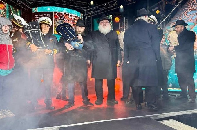 סיום והכנסת ספר התורה הכללי העולמי ה-י״א בחזית 770