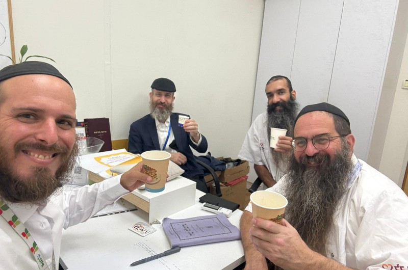 30 יום קודם החג: שלוחי הרבי ואנשי חב