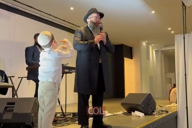 הרב יוסי וולף שליח הרבי בחרסון ודוד החתן, מנגן בחתונת וולף-ויספיש את 'פולטבה ניגון' שהיה אהוב על אביו ר' בערק'ה. צפו: