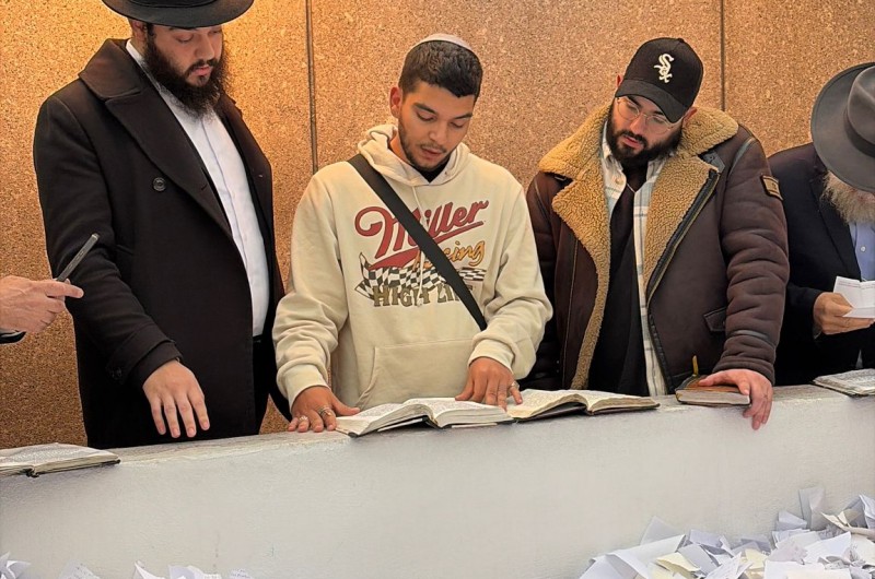 לאחר הפגישה עם טראמפ: יוסף-חיים אוחנה נסע לציון הרבי  