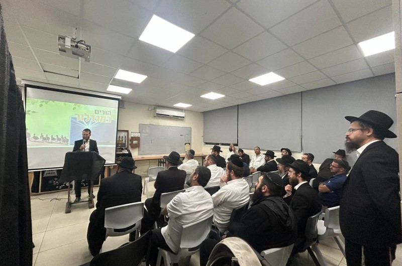 פתח-תקווה: ערב הורים חינוכי בתלמוד תורה 'צמח צדק' 