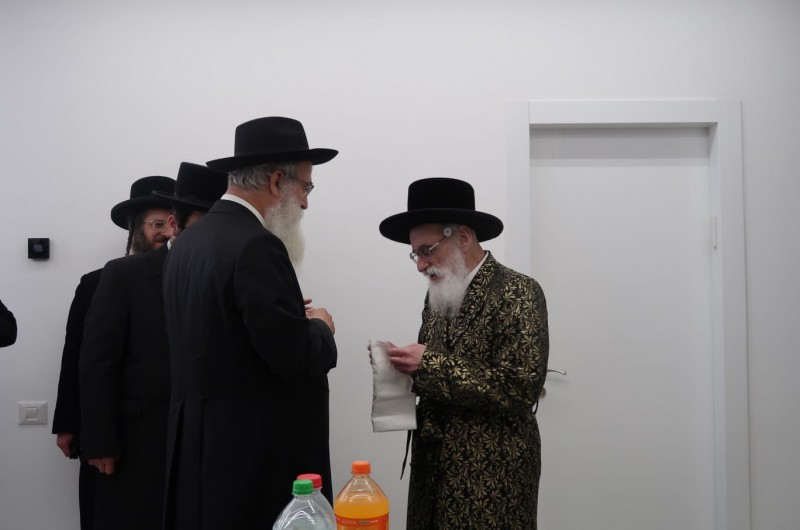 הפליא במעלת השלוחים: הרבי מויז'ניץ נפגש עם הרב החב