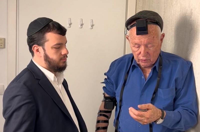 בר-מצווה בגיל 86: חוקר המלחמות הנודע ד