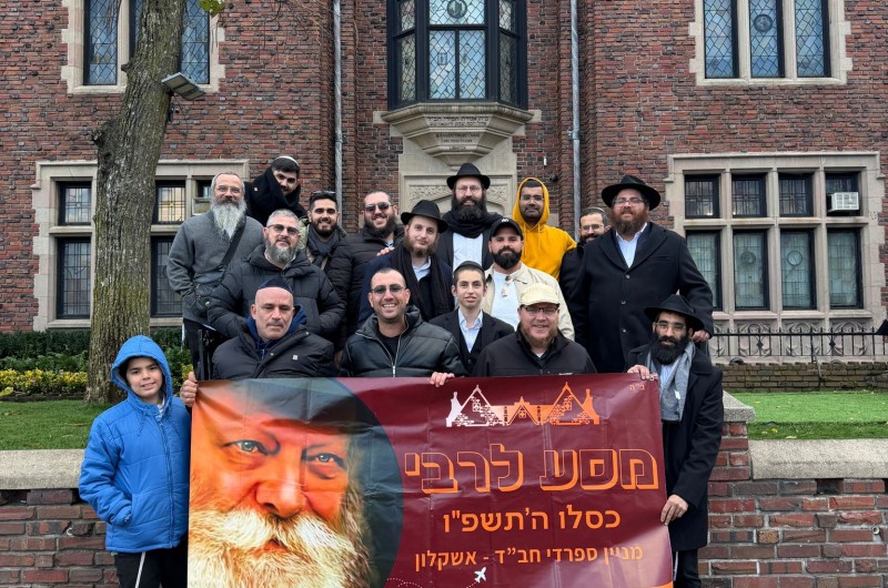 כ-15 מחברי הקהילה של השליח מאשקלון הרב פרץ חן, במסע לחצרות קודשנו