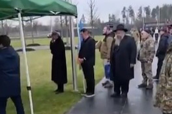 הרב אסמן סייע בקבורת יהודי הונגרי שהתנדב בצבא אוקראינה