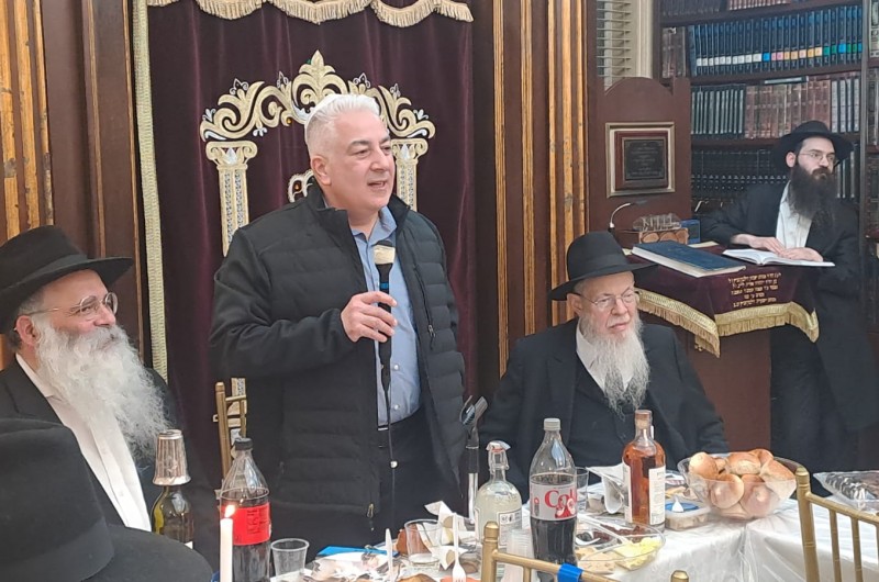 כרטיסי טיסה של אל־על הוגרלו בהתוועדות בין המתפללים | צפו