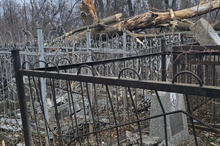 טיל פגע בבית העלמין היהודי בחרקוב. השליח: 