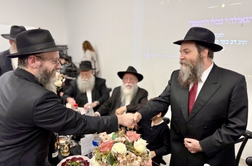 סעודת הודיה מרגשת בקריות לשליח הרב פנחס פיזם שחזר לחיים