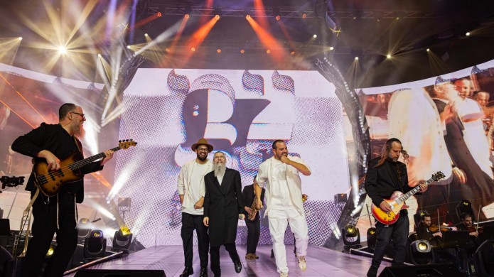 שטיינמץ, פריד, ברבי, עקיבא, מקפיצים את בנייני האומה ב'צמאה'