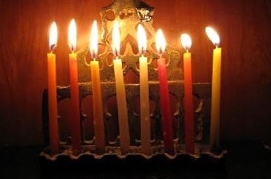 כללי הזהירות לחג החנוכה - רגע לפני הדלקת הנר הראשון