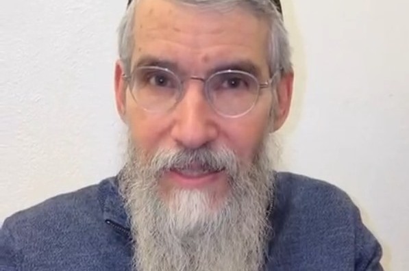 איך שוטר אירופאי זיהה את הארנק האבוד של פריד? צפו