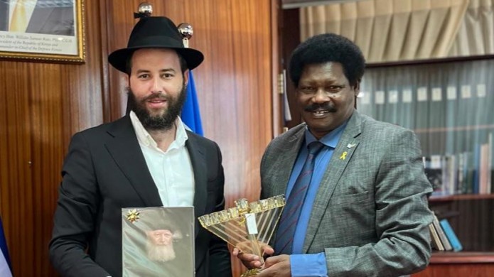 שגריר קניה נפגש עם שלוחי הרבי ופתח דלת למהלכים עתידיים