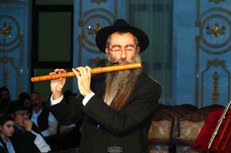 בערב מרגש: הרב לב לייבמן השיק את מופע הבכורה שלו 