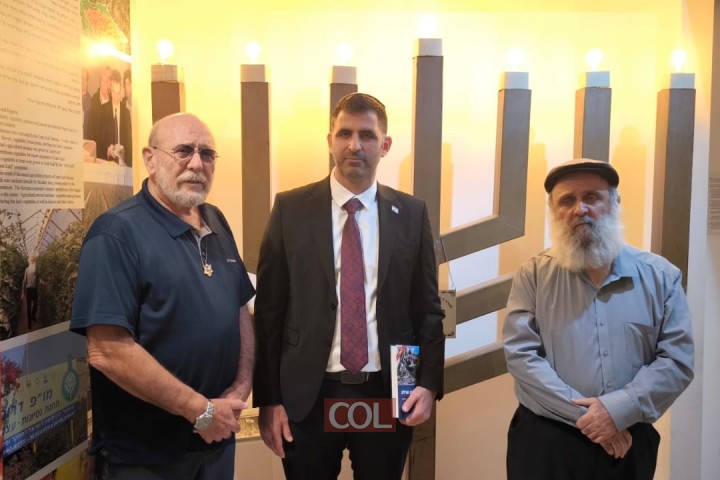 סיור מרגש: שר התקשורת קרעי ביקר היום במוזיאון גוש קטיף בירושלים בכל האגפים והצהיר שהמוזיאון עוד יהווה אבן יסוד לבניית גוש קטיף מחדש בעזה הבנויה. צפו 