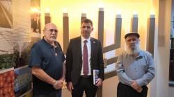 סיור מרגש: שר התקשורת קרעי ביקר היום במוזיאון גוש קטיף בירושלים בכל האגפים והצהיר שהמוזיאון עוד יהווה אבן יסוד לבניית גוש קטיף מחדש בעזה הבנויה. צפו 